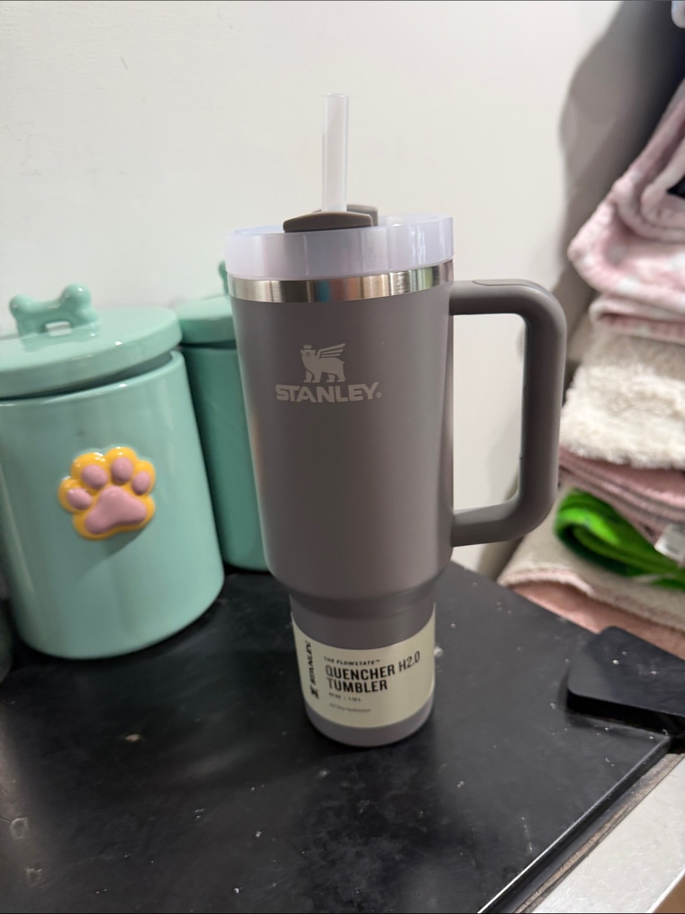 40oz stone color Stanley Quencher H2.0 Tumbler with straw lid